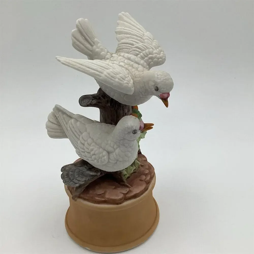 Vintage‎ Shafford Porcelain Love Birds Musical Figurine 8